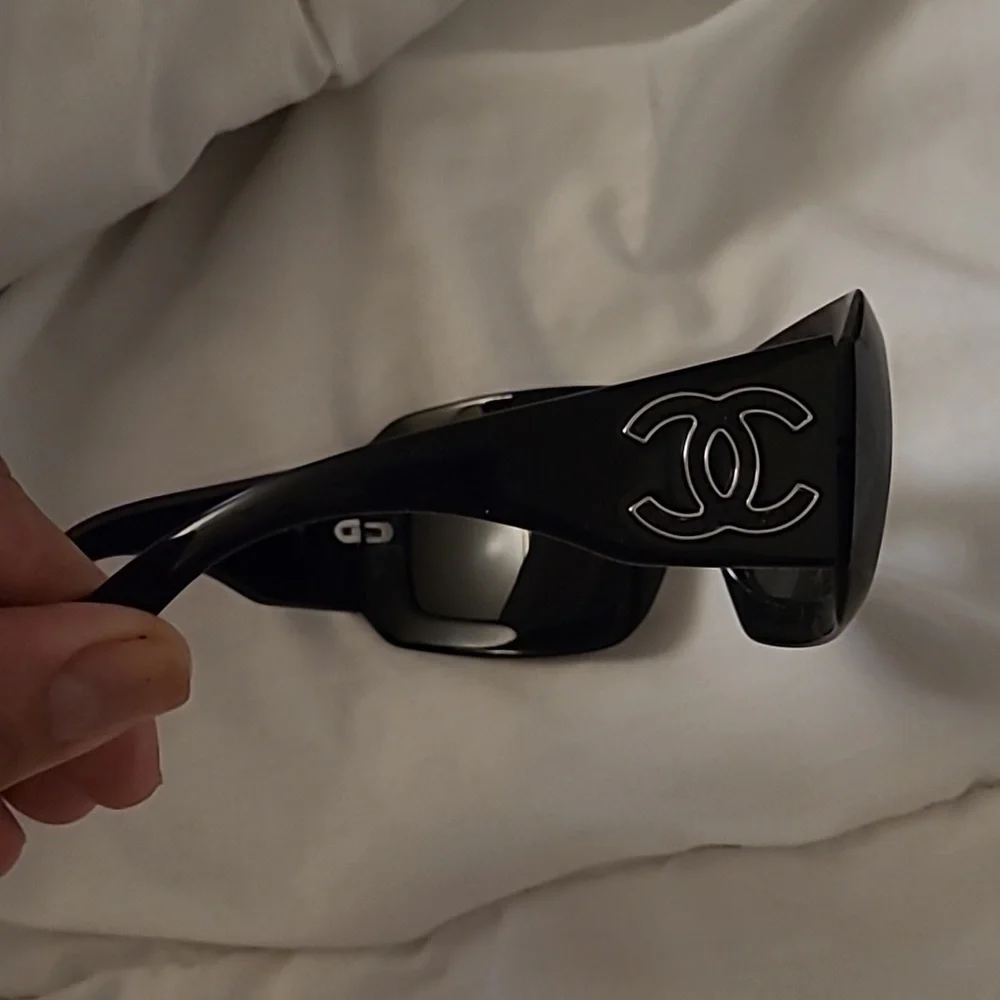 Chanel sunglasses - Picture 5 of 6